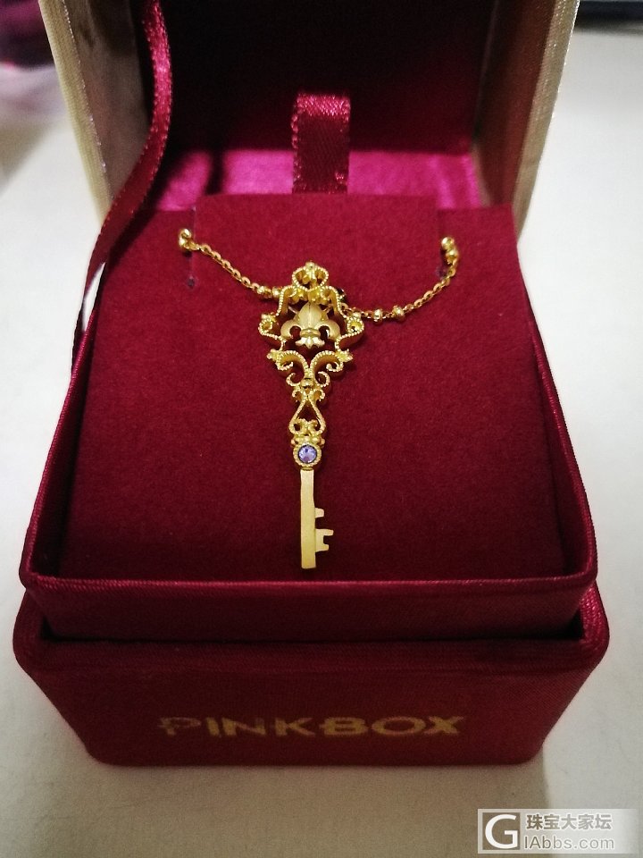 全新转香港品牌Pinkbox专柜购买新款黄金皇冠钥匙吊坠_颈饰金