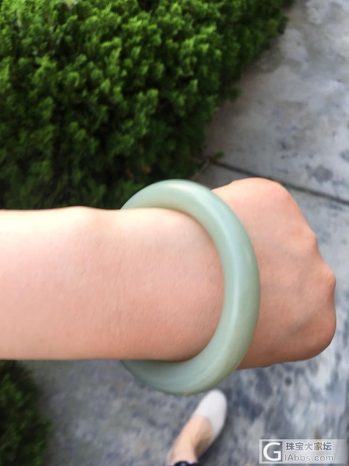 贫穷的我又来偷图解馋了…_手镯和田玉