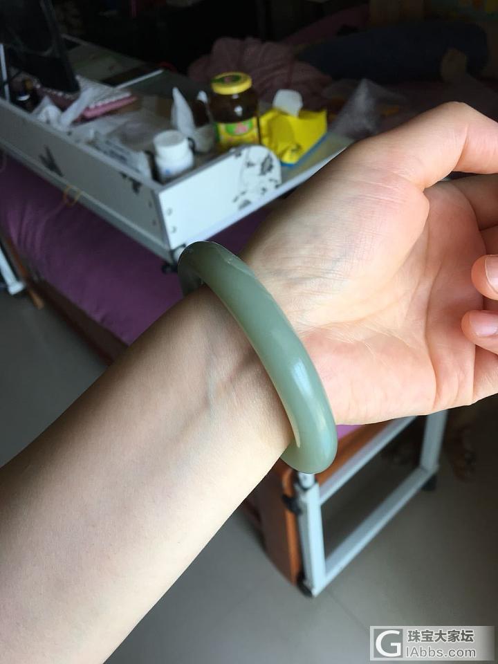 贫穷的我又来偷图解馋了…_手镯和田玉
