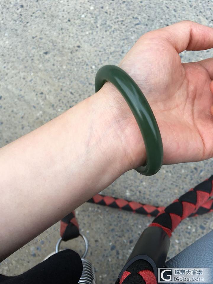 贫穷的我又来偷图解馋了…_手镯和田玉