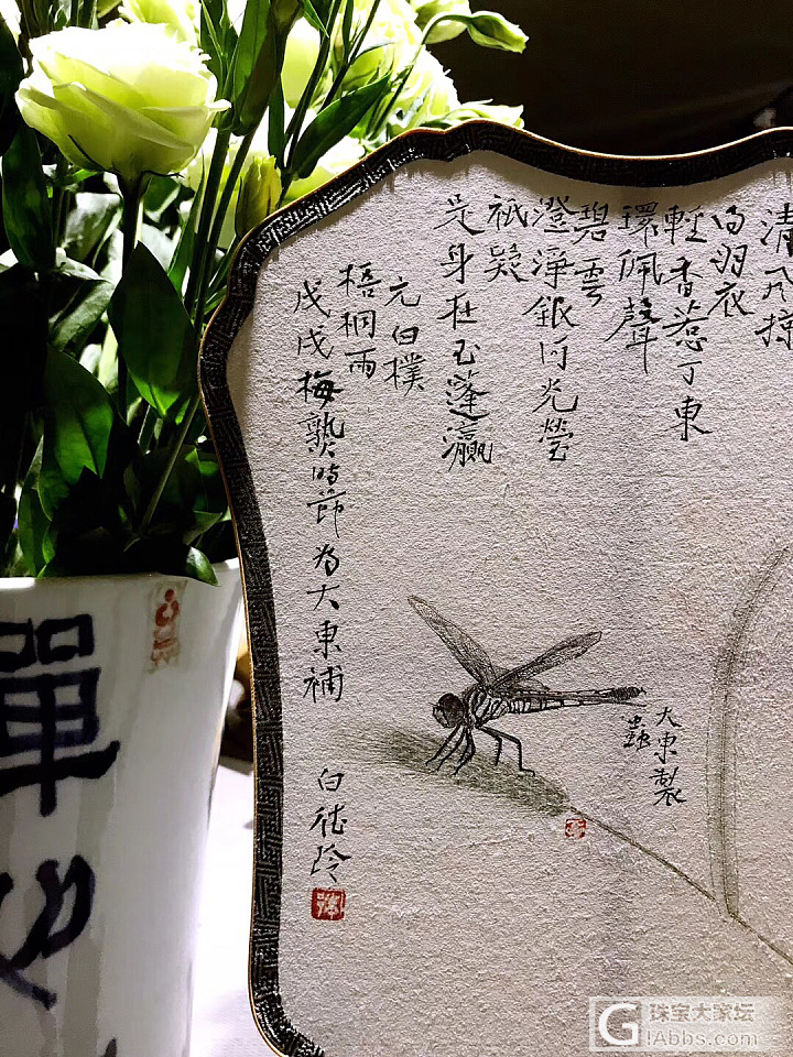 一扇香风摇不尽一一执扇而雅
布展中……
开展时间是6月21日一30日（明天上午九..._展会