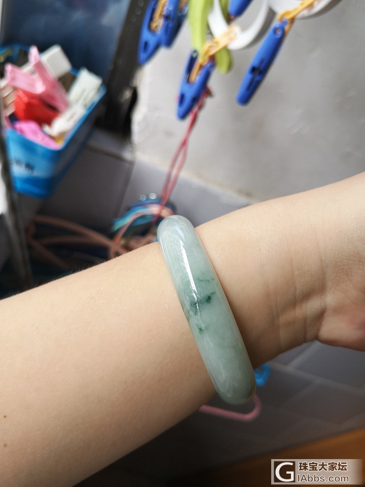 请问这是什么底呀？_手镯翡翠