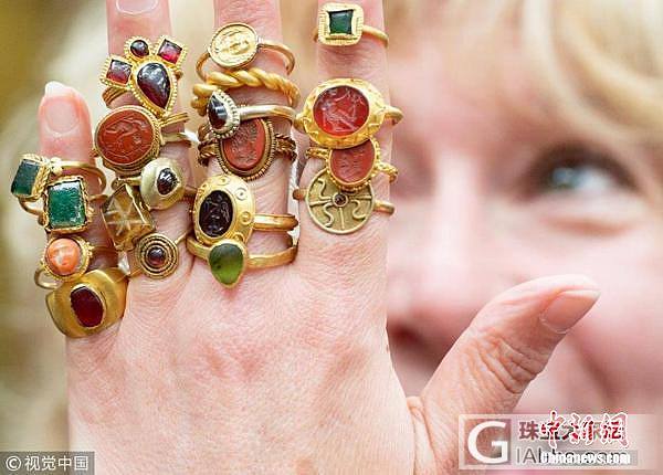 54枚欧洲古董戒指将在英国拍卖_古董首饰彩色宝石金
