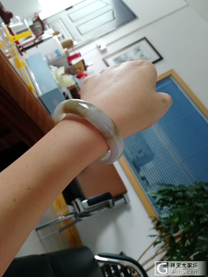 发个帖子，晒个镯子！_手镯和田玉