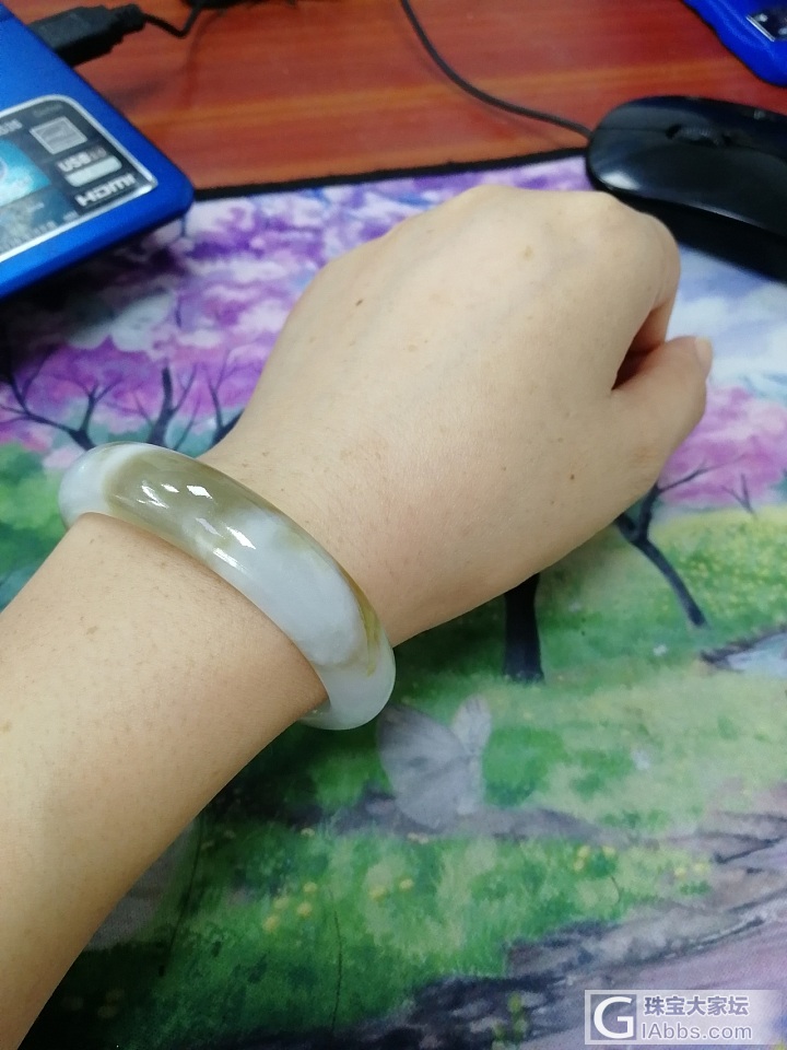 发个帖子，晒个镯子！_手镯和田玉