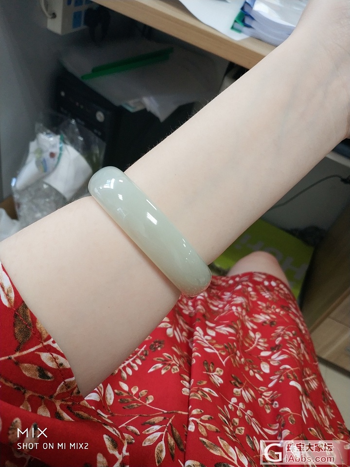 且末手镯，我不知道说啥_手镯和田玉