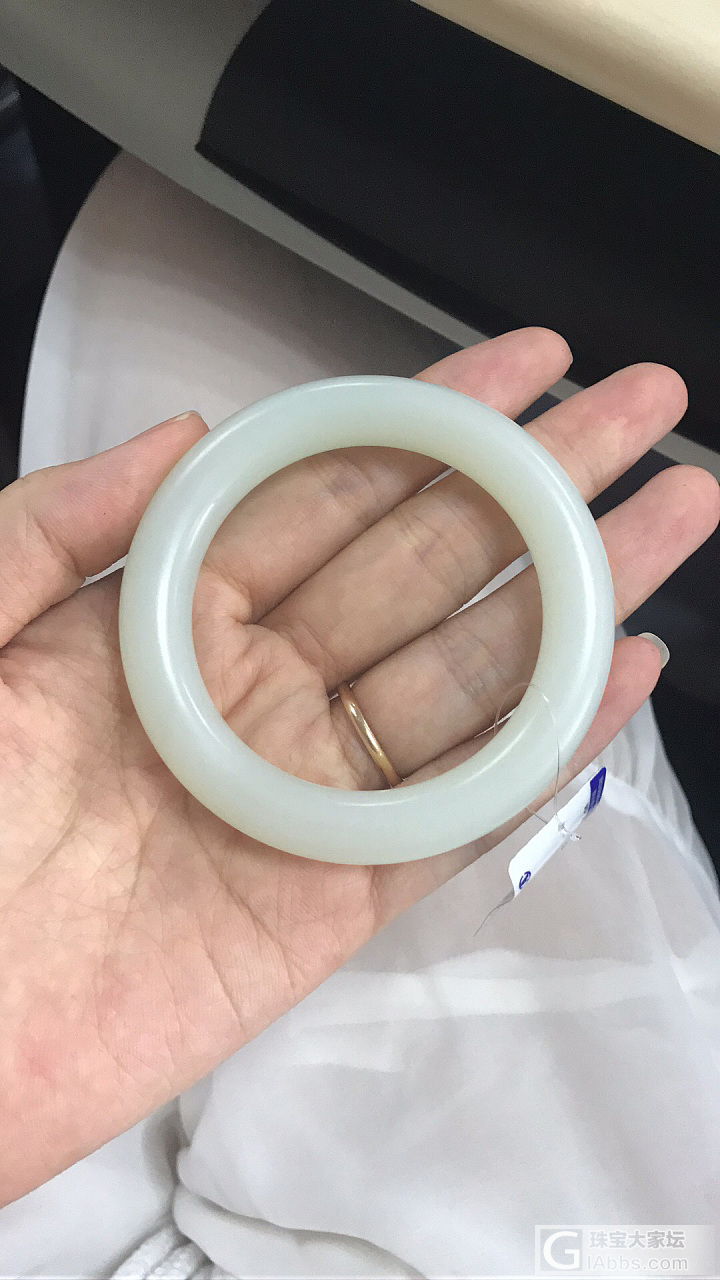 新入的山流水和田玉镯子_手镯和田玉