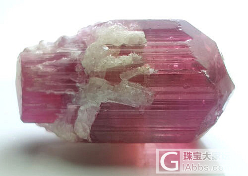请国内的彩宝打磨师们如果见到这颗碧玺原石_原石碧玺
