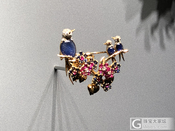 梵克雅宝珠宝展，雅艺之美，太赞了_彩色宝石设计梵克雅宝展会