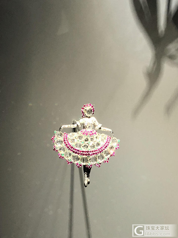 梵克雅宝珠宝展，雅艺之美，太赞了_彩色宝石设计梵克雅宝展会