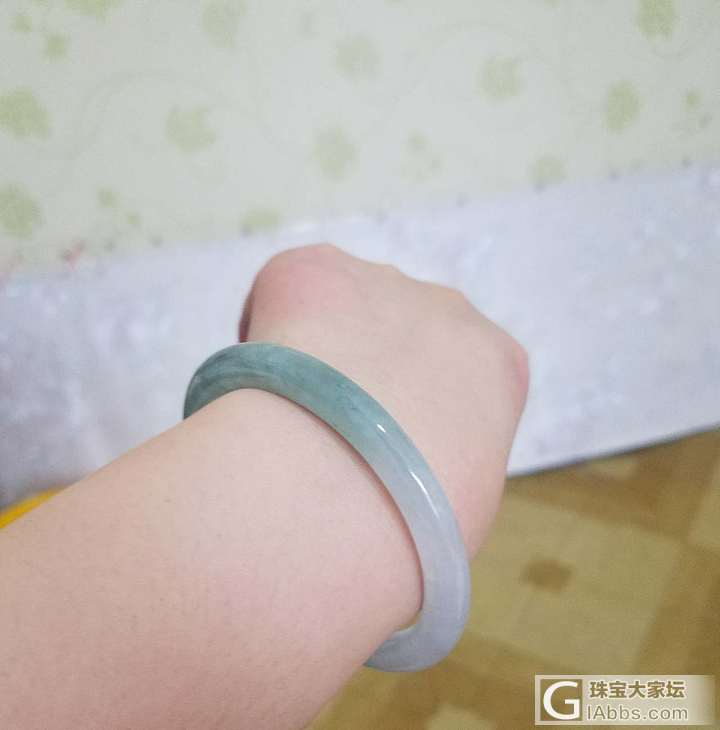 前两天在坛子里咨询大家的手镯到了，请高手们帮我看一下值不值啊_手镯翡翠