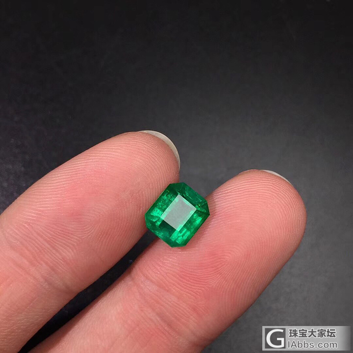 赞比亚祖母绿 2.63ct Vivi green 微油_祖母绿