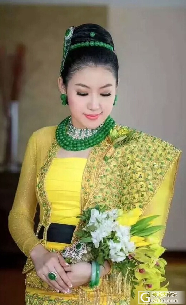 缅甸富豪给女儿办婚礼，从头绿到到脚，新娘穿拖鞋，花费5亿_贴图