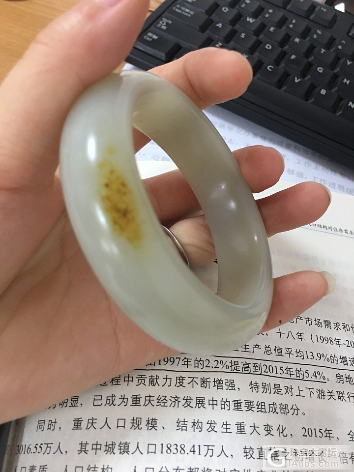 是心理作用吗？感觉变黄了一点_手镯和田玉