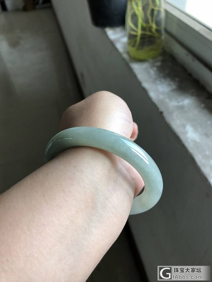 前两天在坛子里咨询大家的手镯到了，请高手们帮我看一下值不值啊_手镯翡翠