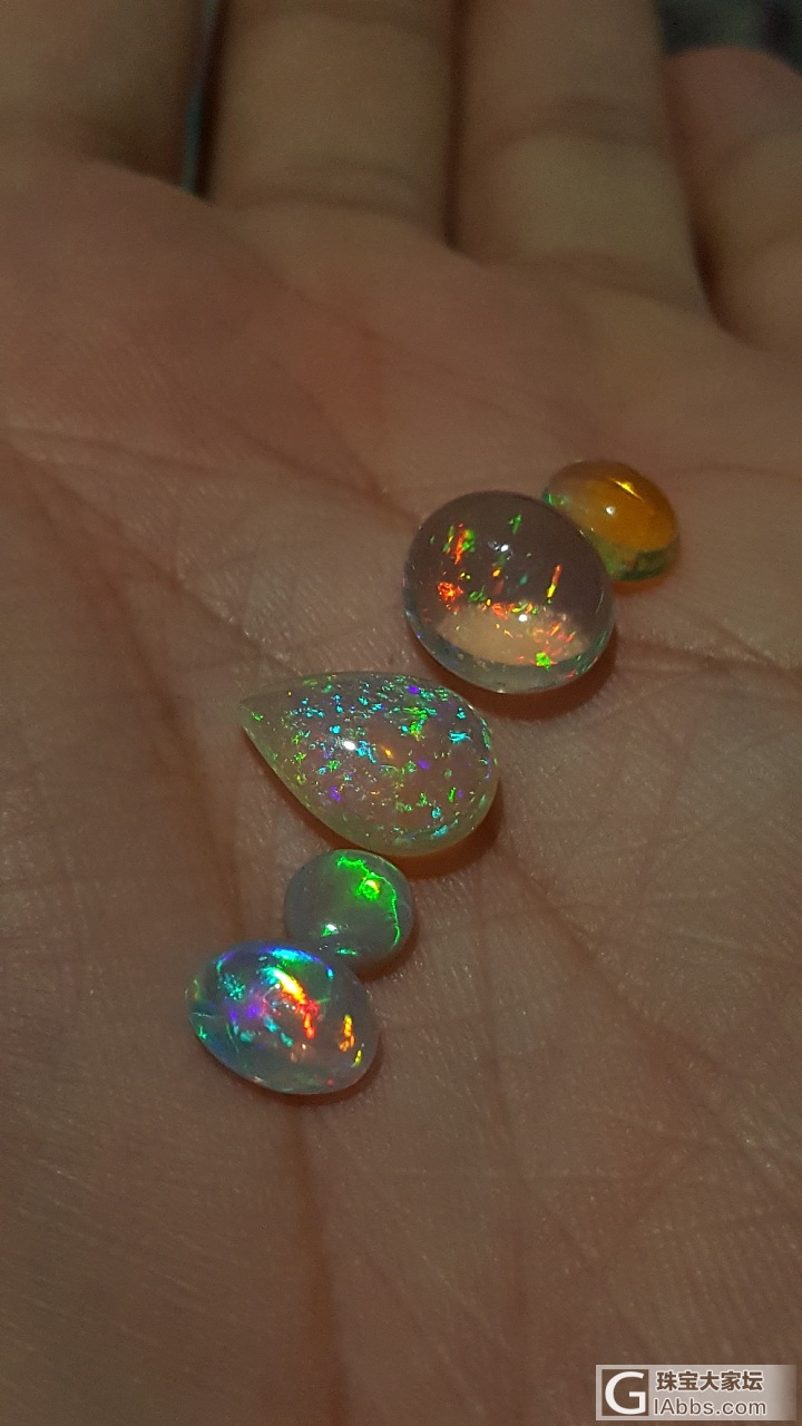 水晶体欧泊变彩亮度大横评_欧泊