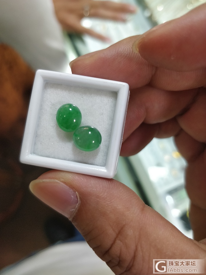 请各位行家帮忙看一下_蛋面翡翠