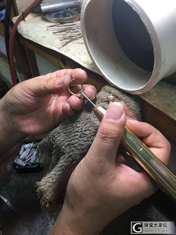 每天都能看见师傅忙碌的手_镶嵌