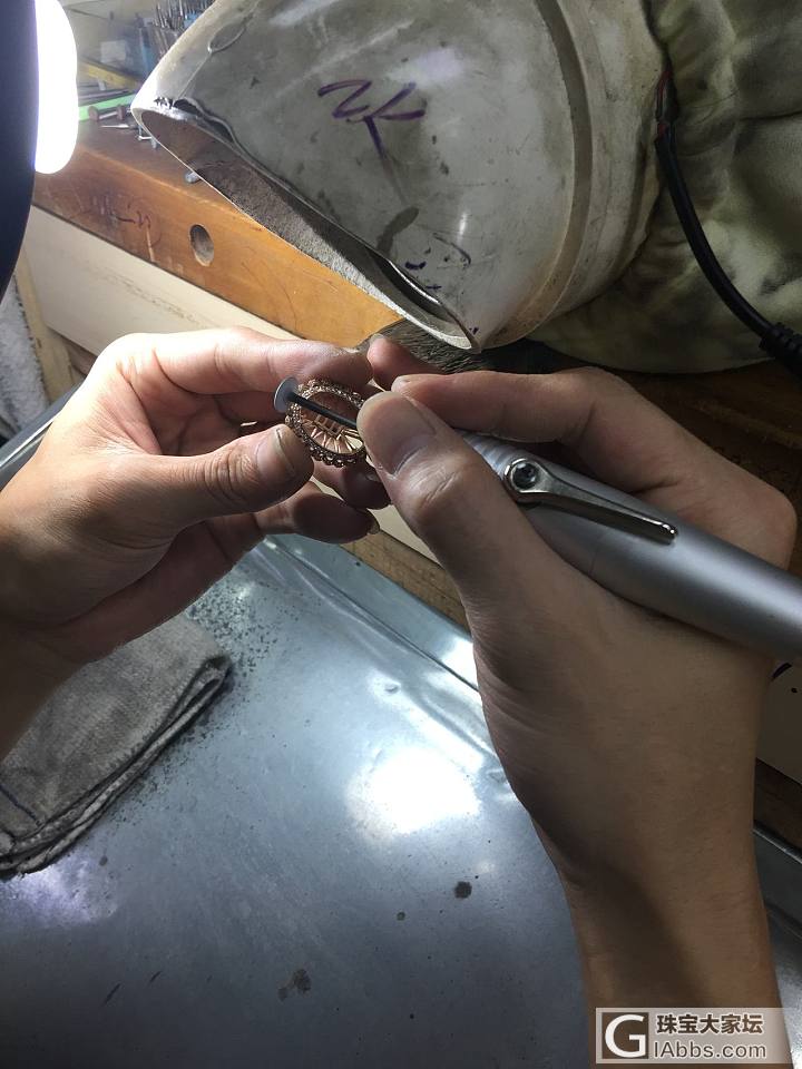 每天都能看见师傅忙碌的手_镶嵌