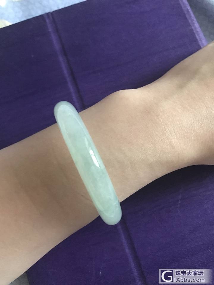 求坛友帮忙选下镯子。谢谢_手镯翡翠