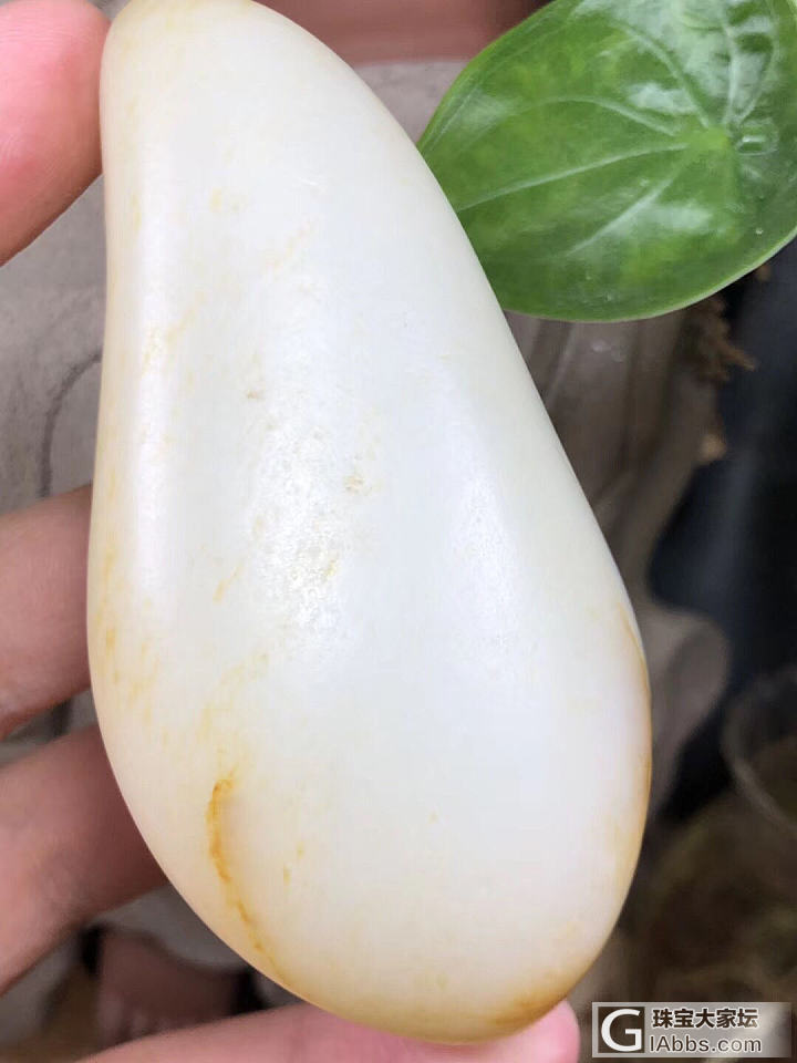 288克，一级白，背后两个浅皮，可以把玩，可以雕刻，密度肉眼不见结构！_原石和田玉