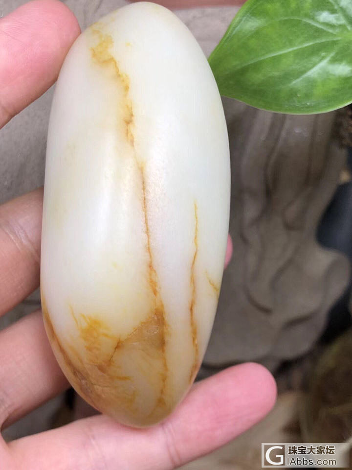288克，一级白，背后两个浅皮，可以把玩，可以雕刻，密度肉眼不见结构！_原石和田玉