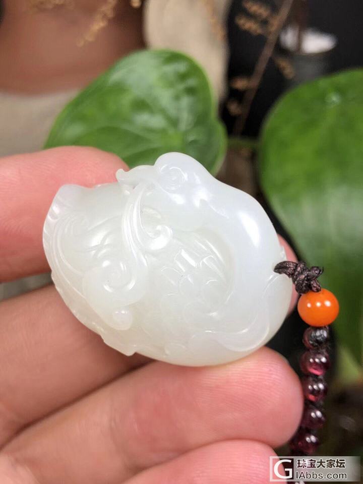 新疆和田玉籽料，我如意，立体雕刻的小天鹅，底部原皮，25克，保真！_挂件和田玉