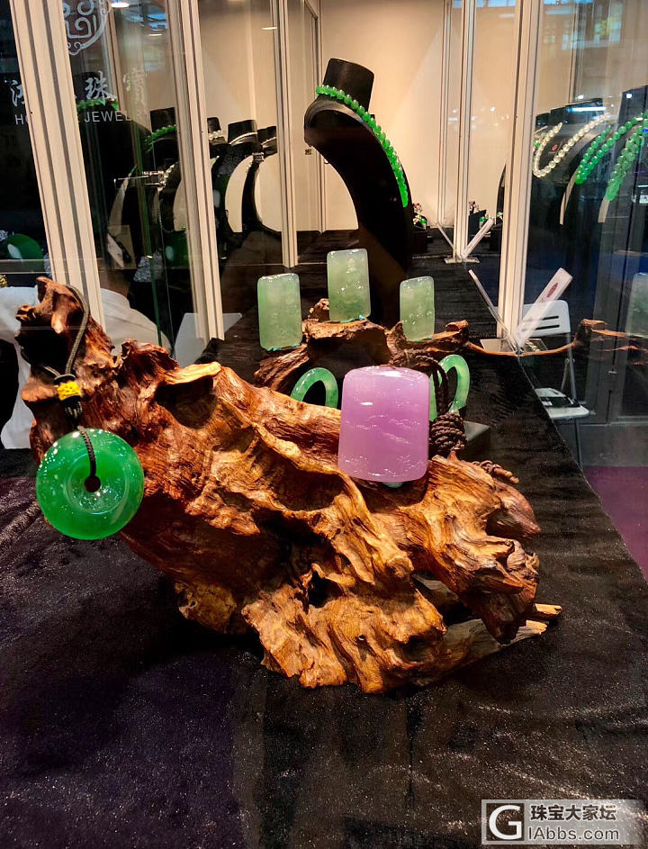 深圳珠宝展上的极品美翠_展会翡翠