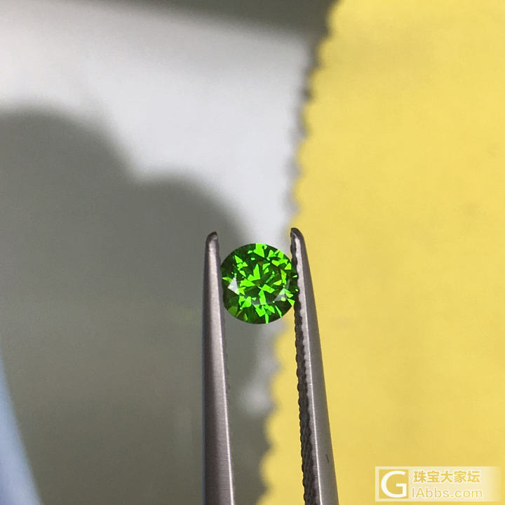 源自俄罗斯乌拉尔山脉的翠柳_刻面宝石翠榴石