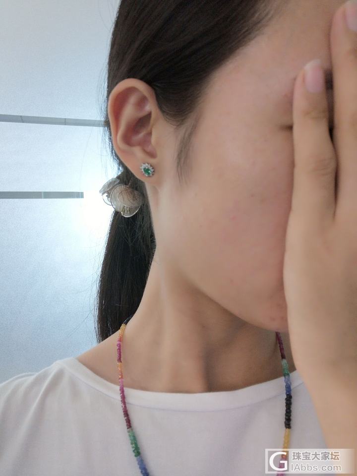 今天带的彩宝项链和绿宝耳钉_彩色宝石耳钉翡翠项链碧玺