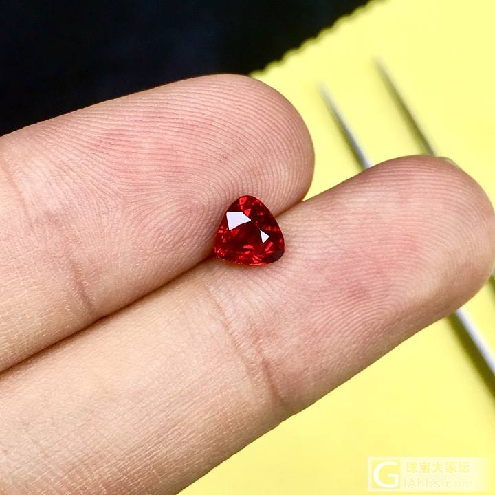 1.13克拉 莫桑比克无烧鸽血红 GRS 晶体干净 满火彩_刻面宝石红宝石