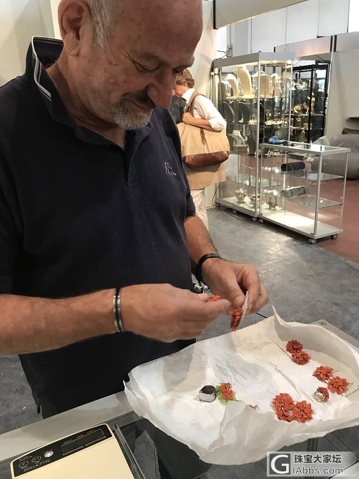 分享些欧洲古董珠宝展上难得一见的宝贝们_古董首饰