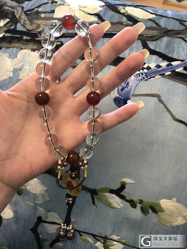 最近不打算再看电视剧了 太费钱了 看上了就要搞个同款！_水晶