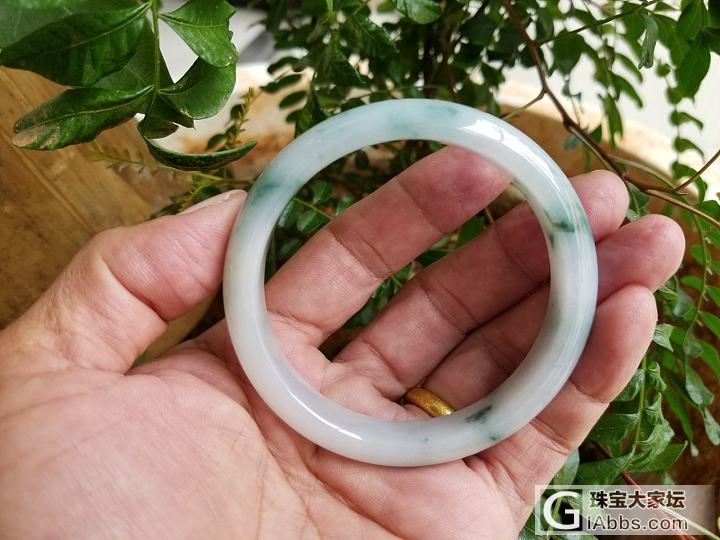 出手镯，晒个图……_手镯翡翠