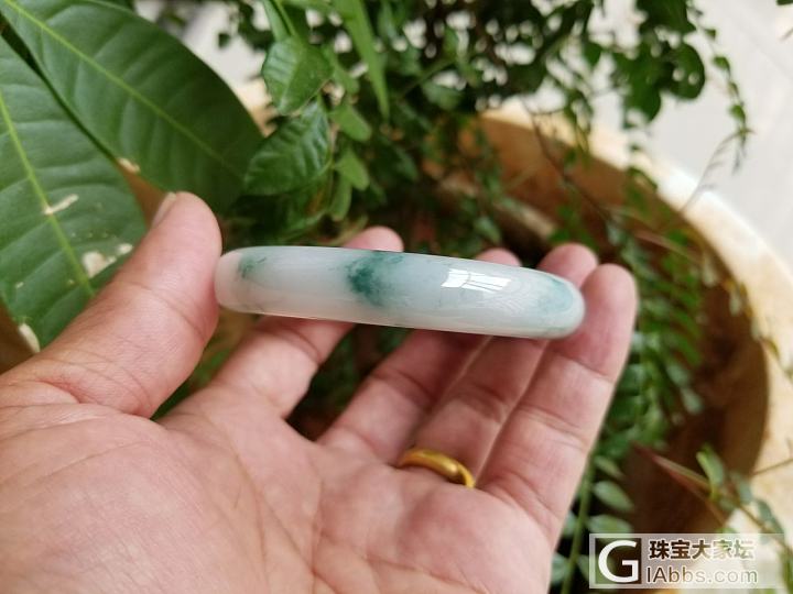 出手镯，晒个图……_手镯翡翠