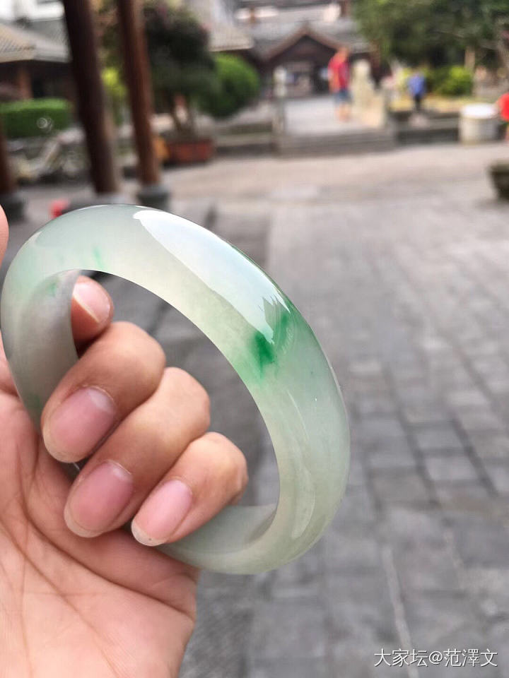 翡翠手镯_手镯翡翠