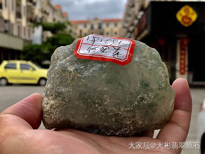 莫西沙脱沙冰玻种飘花520克_翡翠