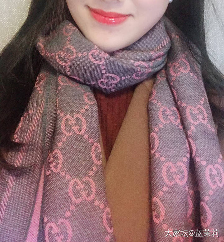 gucci的围巾买什么颜色百搭呢_古驰穿搭
