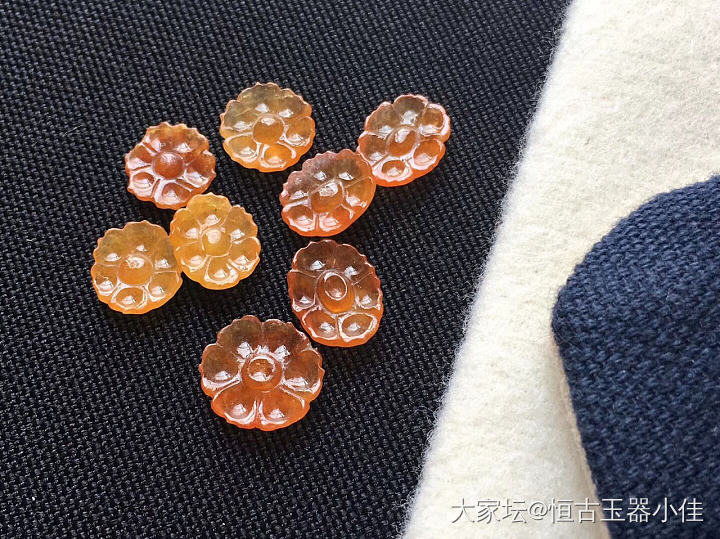 一手明艳黄翡小花_配件翡翠