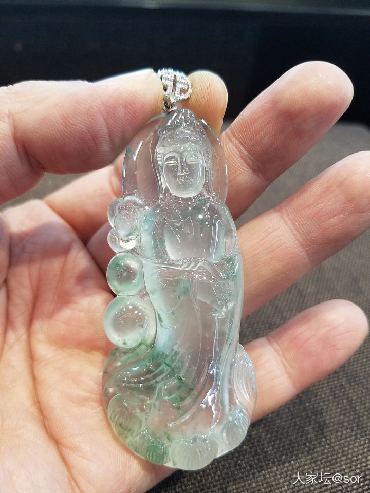 玻璃种翡翠观音_翡翠
