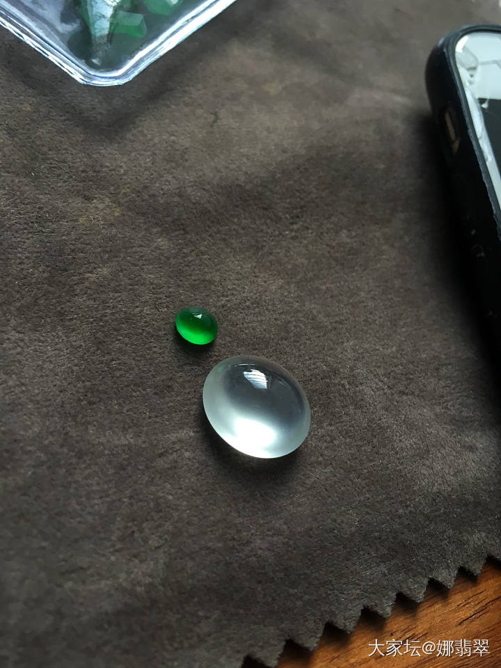 绿灯泡遇上白灯泡_蛋面翡翠