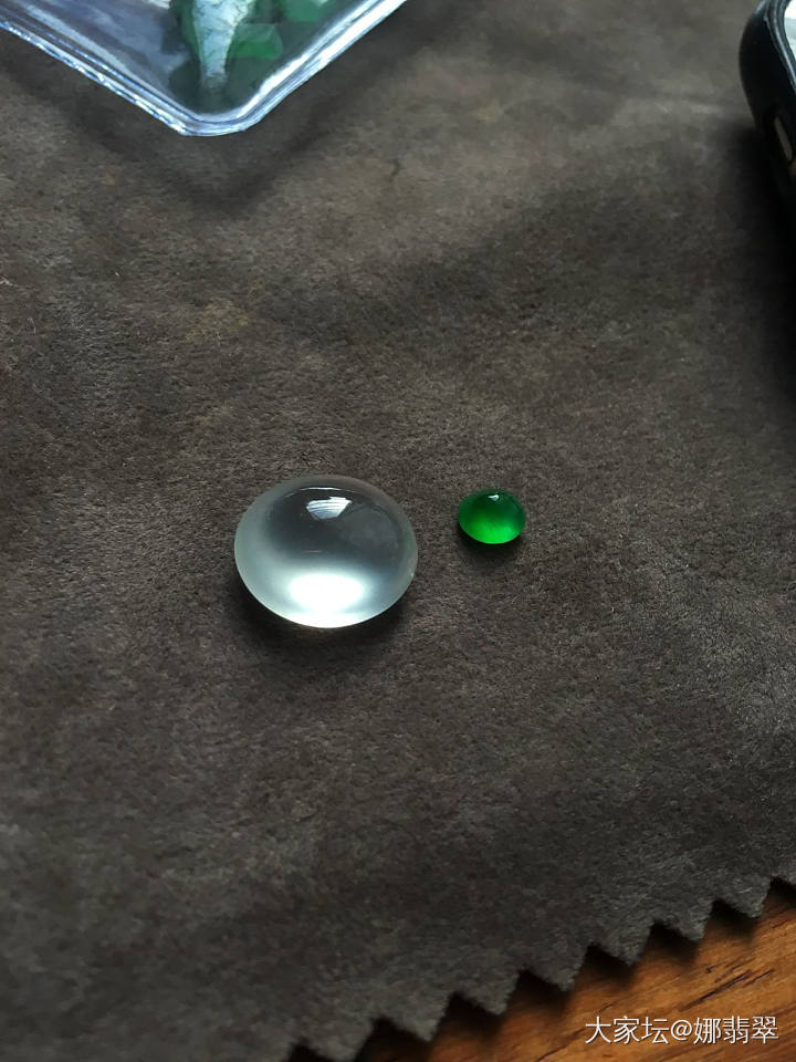 绿灯泡遇上白灯泡_蛋面翡翠
