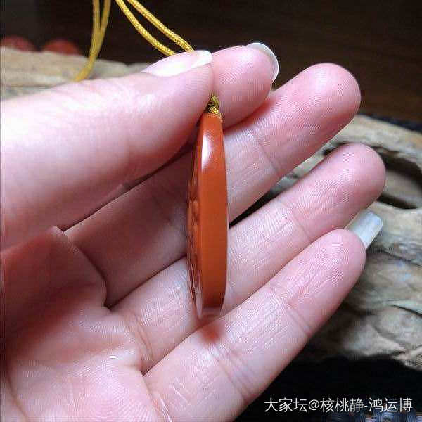 这个苏工南红精雕的小挂坠真的精致 大家觉得呢？_南红