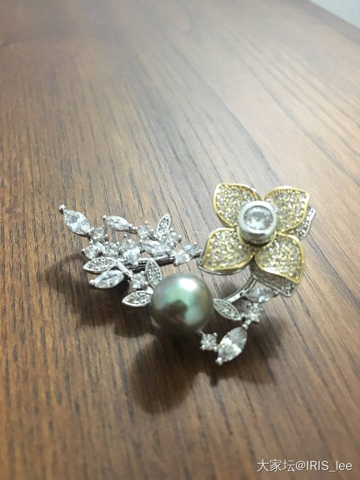 早安！_胸饰珍珠