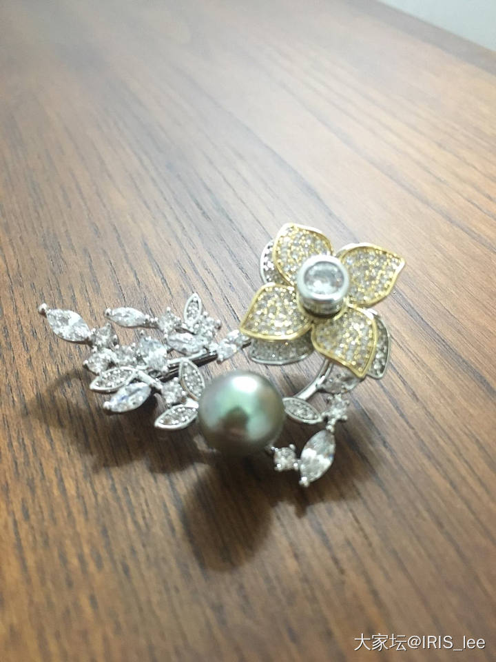 早安！_胸饰珍珠