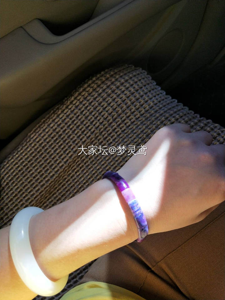 不同光下的小舒_手排舒俱来