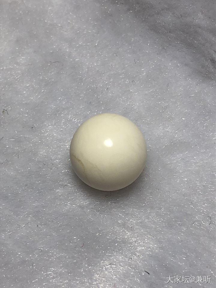 一颗“骨质疏松”的白蜡珠子_琥珀蜜蜡