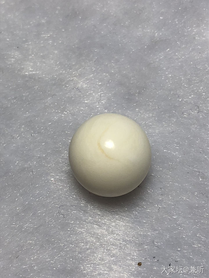 一颗“骨质疏松”的白蜡珠子_琥珀蜜蜡