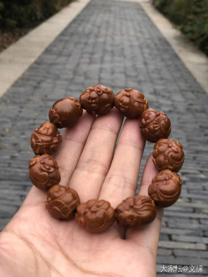 出来遛遛_橄榄核珠串