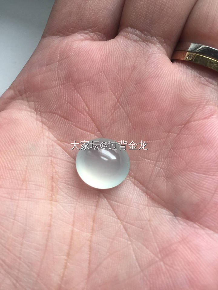 几天前刚入的，给各位大神看看还行吗_蛋面翡翠